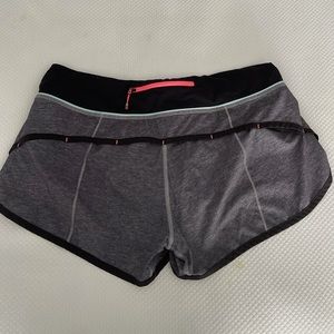 Lululemon Speed Short  2.5" grey & black